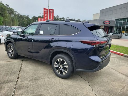 New 2026 Toyota Highlander XLE AWD/4WD image 3