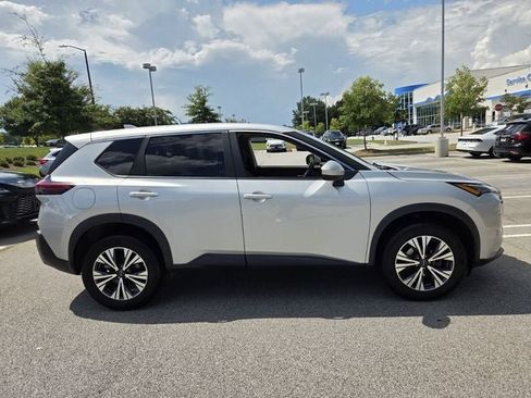 Used 2023 Nissan Rogue SV AWD/4WD image 9