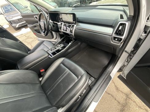 Used 2023 Kia Sorento EX image 31