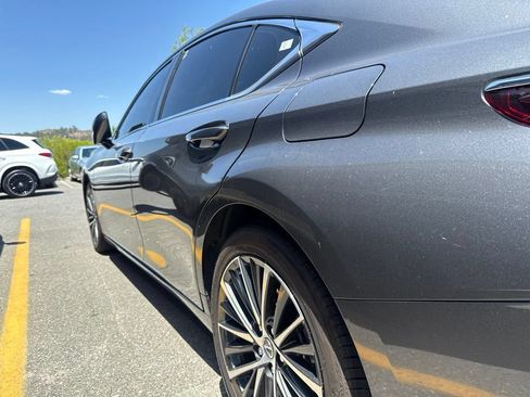 Used 2025 Lexus ES 350 w/ Premium Package FWD image 9