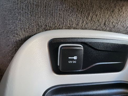 Used 2021 Chrysler Voyager LX image 21