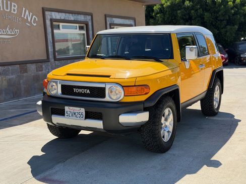 Used 2007 Toyota FJ Cruiser Base 4dr SUV (4L V6 5A) image 2