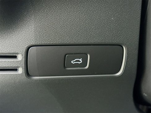 Certified 2026 Volvo XC40 B5 Plus w/ Protection Package image 10