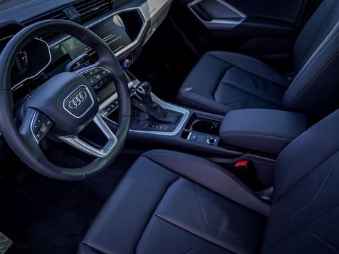 Certified 2025 Audi Q3 2.0T Premium w/ Convenience Package image 9