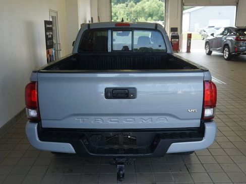 Used 2019 Toyota Tacoma TRD Sport AWD/4WD image 12