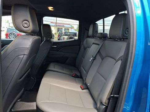 Used 2024 Chevrolet Colorado ZR2 w/ ZR2 Convenience Package III AWD/4WD image 11