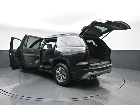 Used 2024 Chevrolet Traverse LT FWD image 33