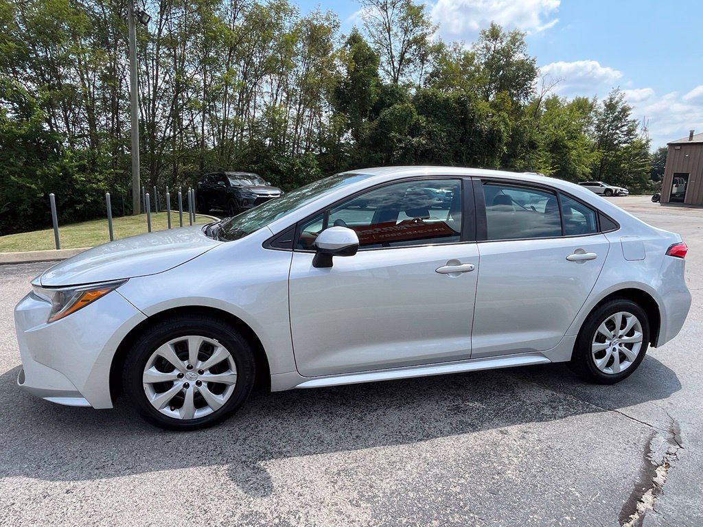 Used 2022 Toyota Corolla LE FWD image 6