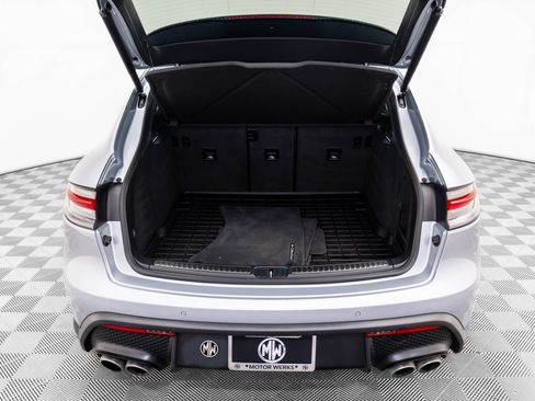 Used 2022 Porsche Macan S w/ Premium Package image 27