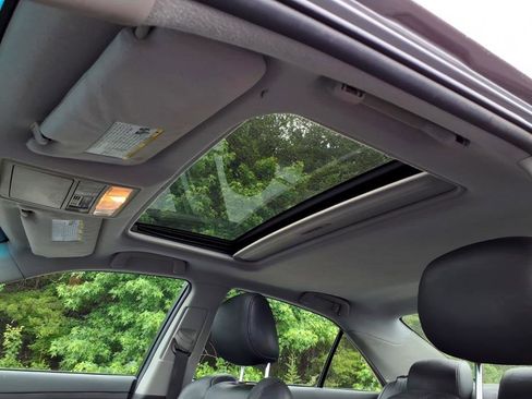 Used 2011 Toyota Camry SE w/ Sport Leather Pkg FWD image 13