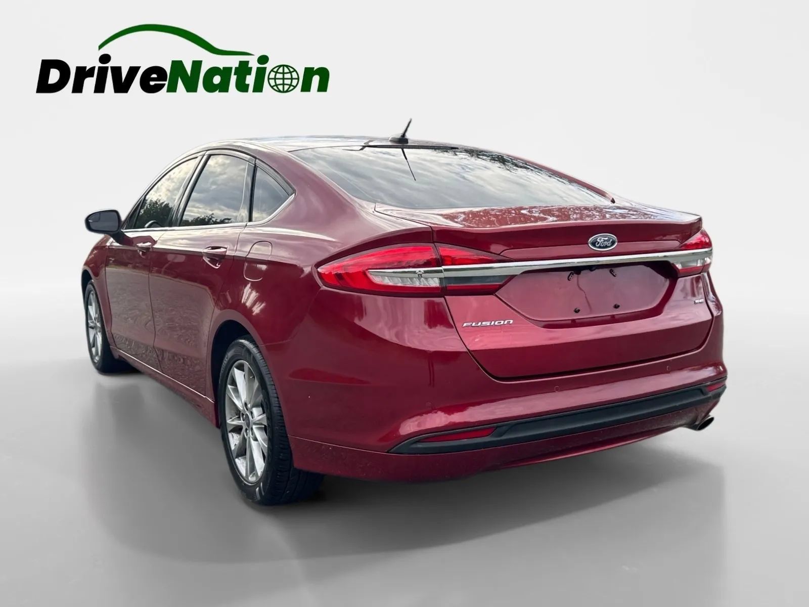 Used 2017 Ford Fusion SE w/ Fusion SE Technology Package FWD image 7