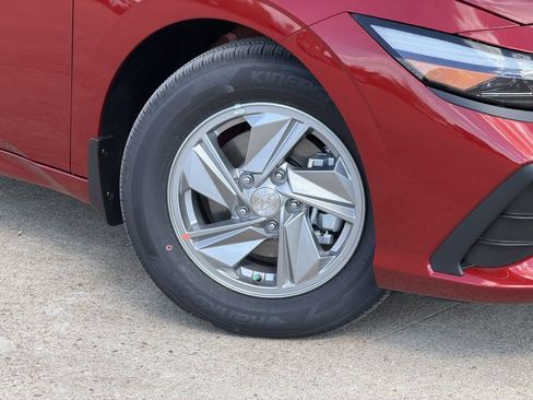New 2025 Hyundai Elantra SE image 9