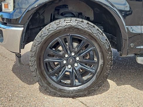 Used 2017 Ford F150 Lariat w/ Equipment Group 502A Luxury AWD/4WD image 16
