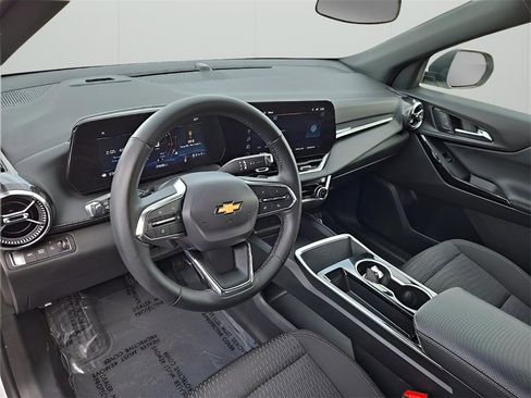Used 2025 Chevrolet Equinox LT image 11