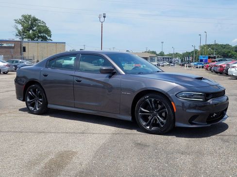 Used 2022 Dodge Charger R/T RWD image 2