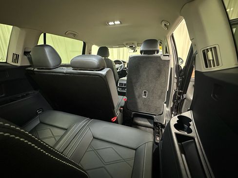Used 2025 Volkswagen Atlas SE image 21