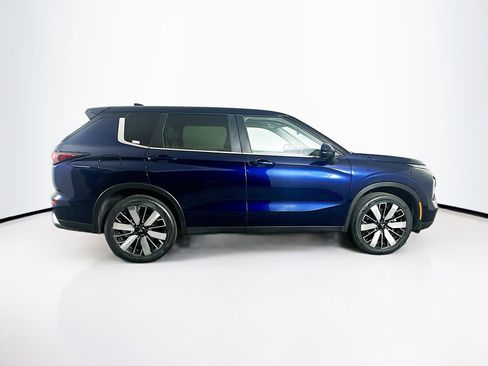 Used 2025 Mitsubishi Outlander SE image 10