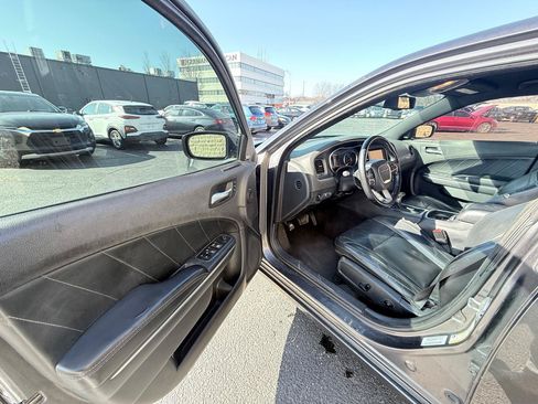 Used 2016 Dodge Charger R/T w/ Plus Group RWD image 9
