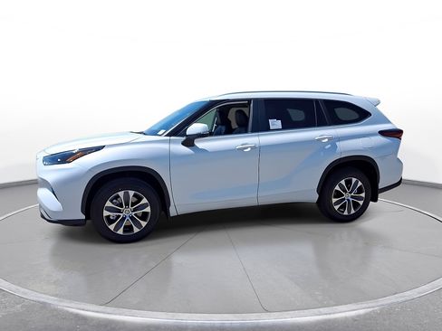 New 2026 Toyota Highlander XLE AWD/4WD image 4