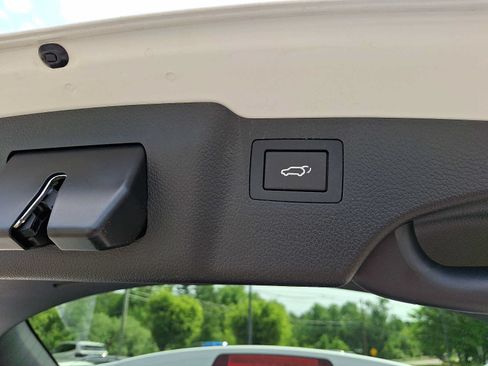 Used 2018 Hyundai Santa Fe Sport w/ 2.0T Ultimate Tech Package 05 AWD/4WD image 31