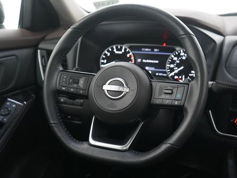 Used 2023 Nissan Rogue SV w/ SV Premium B Package image 15