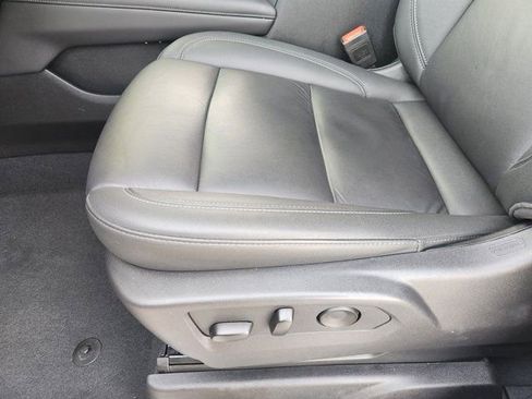 Used 2025 Chevrolet Suburban Z71 image 25