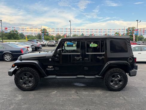 Used 2015 Jeep Wrangler Unlimited Sahara w/ Dual Top Group AWD/4WD image 7