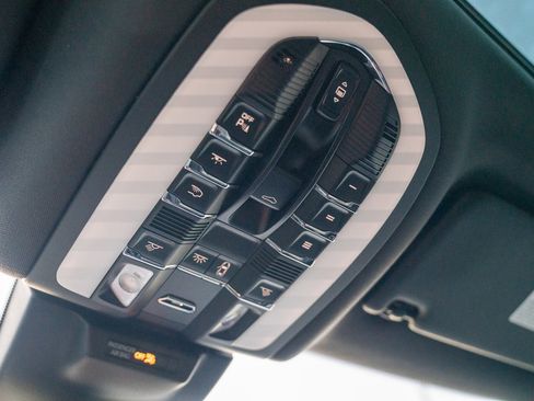 New 2026 Porsche Macan image 22