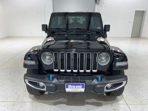 Used 2023 Jeep Wrangler Unlimited Sahara w/ Cold Weather Group AWD/4WD image 8
