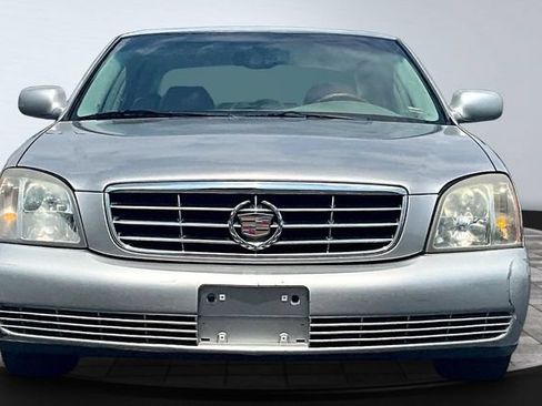 Used 2005 Cadillac De Ville w/ Limited Edition Package FWD image 2