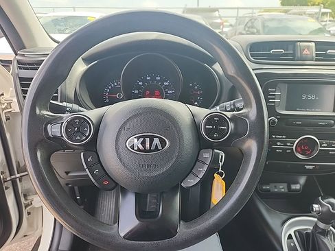 Used 2017 Kia Soul + FWD image 21