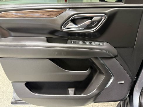 Used 2022 Chevrolet Suburban LT AWD/4WD image 9