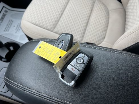 Used 2022 Ford Escape SE w/ Cold Weather Package image 24
