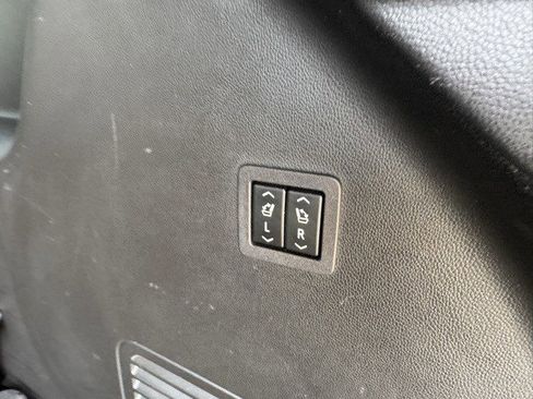 Used 2024 Buick Enclave Premium image 32