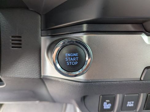 Used 2021 Toyota Tacoma Limited image 25