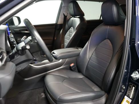 Certified 2023 Toyota Highlander XLE image 6