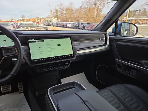 Used 2023 Rivian R1T Adventure image 21