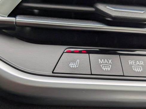 Used 2022 BMW X5 xDrive40i w/ M Sport Package image 17