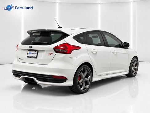 Used 2017 Ford Focus ST FWD image 3