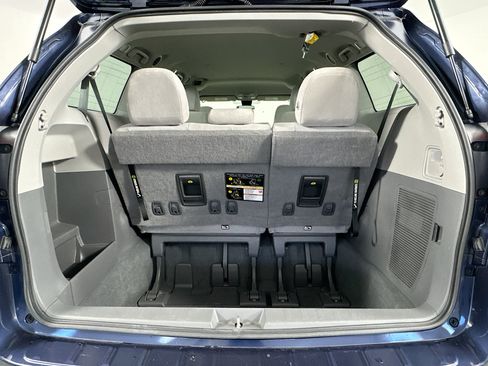 Certified 2020 Toyota Sienna L FWD image 25