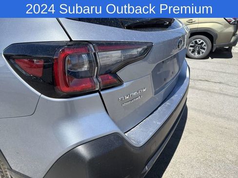 Used 2024 Subaru Outback Premium AWD/4WD image 17