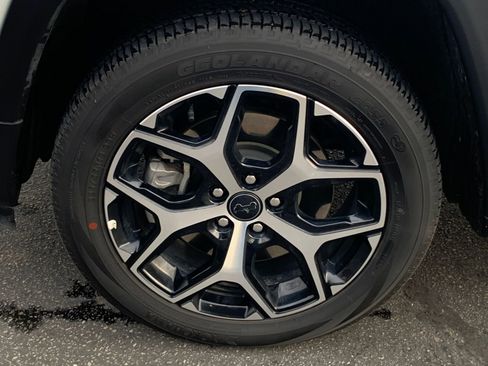 Used 2025 Jeep Compass Limited image 30