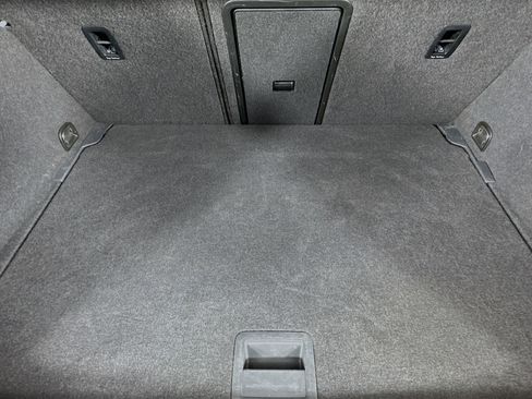 Used 2016 Volkswagen e-Golf SE w/ DC Fast Charging Package image 32