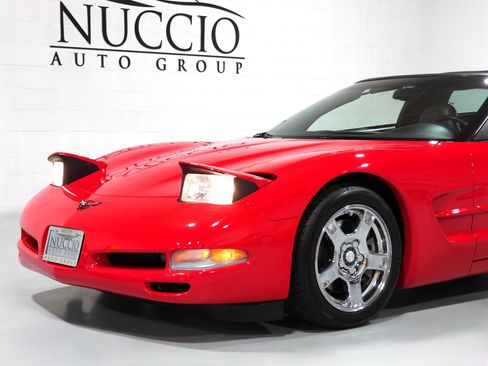 Used 1997 Chevrolet Corvette Coupe w/ Memory Pkg RWD image 32