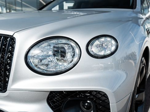 Certified 2023 Bentley Bentayga Extended Wheelbase AWD/4WD image 22
