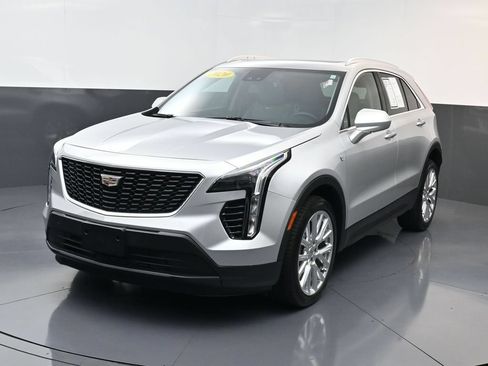 Used 2020 Cadillac XT4 Luxury w/ Cold Weather Package FWD image 1
