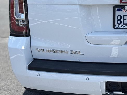 Used 2017 GMC Yukon XL SLT AWD/4WD image 8