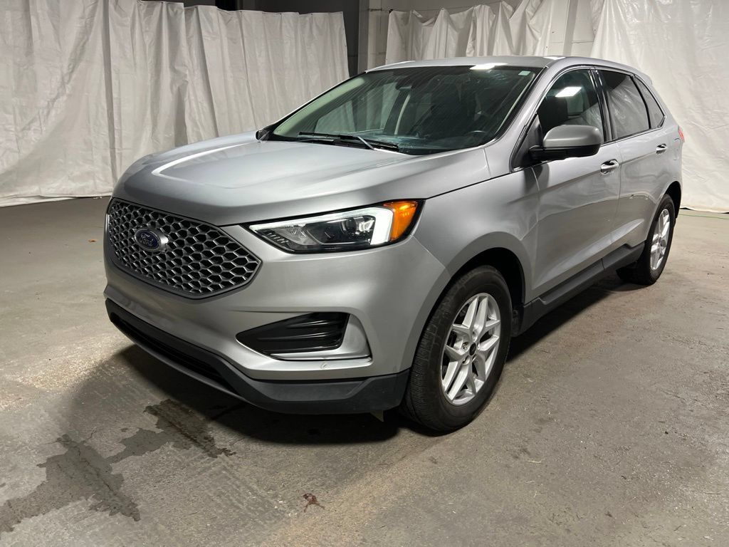 Used 2023 Ford Edge SEL AWD/4WD image 3