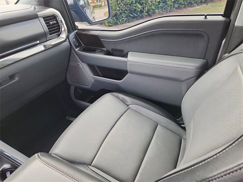 Used 2022 Ford F150 Lariat w/ Max Trailer Tow Package image 13