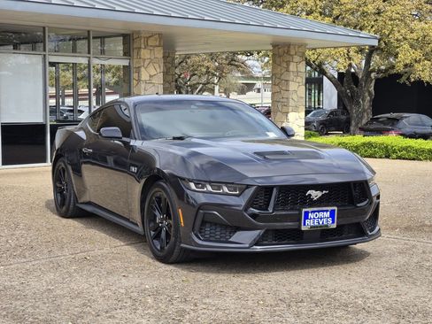 Used 2024 Ford Mustang GT RWD image 3